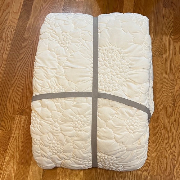 Anthropologie Dahlia Cotton Jersey Floral Quilt Size Queen NWT - Picture 8 of 11